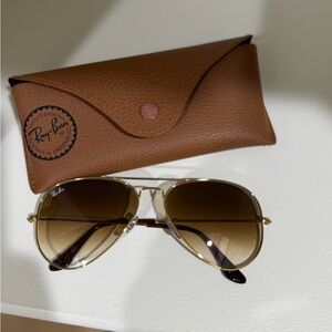 Ray-Ban Aviator Sunglasses with Brown Lenses and Case